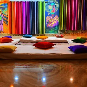Hostel Gypsy Diaries, Benares